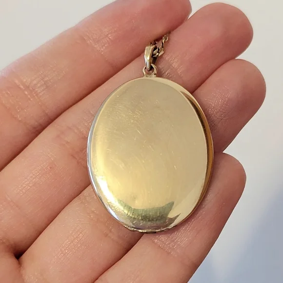 ON HOLD Vintage 14k Yellow Gold Oval Hand Engraved Locket Box Chain Necklace - Picture 9 of 11